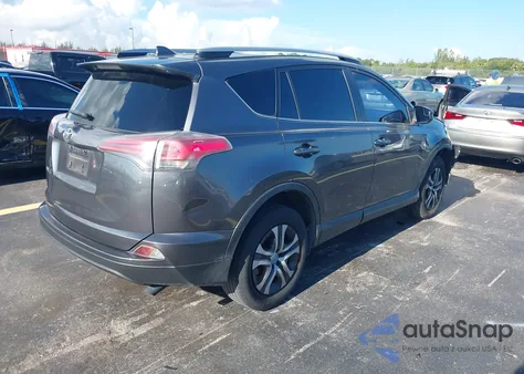 2017 Toyota Rav4 Le z USA, uszkodzony, nr VIN JTMZFREV8HJ105177